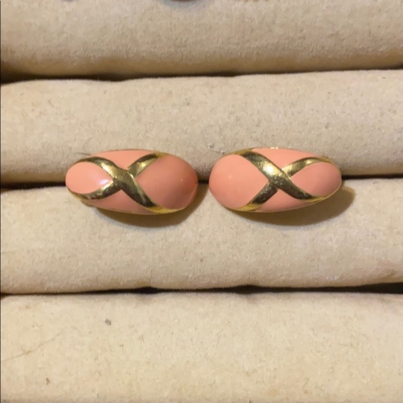 Vintage Jewelry - Avon oblong clip on earrings